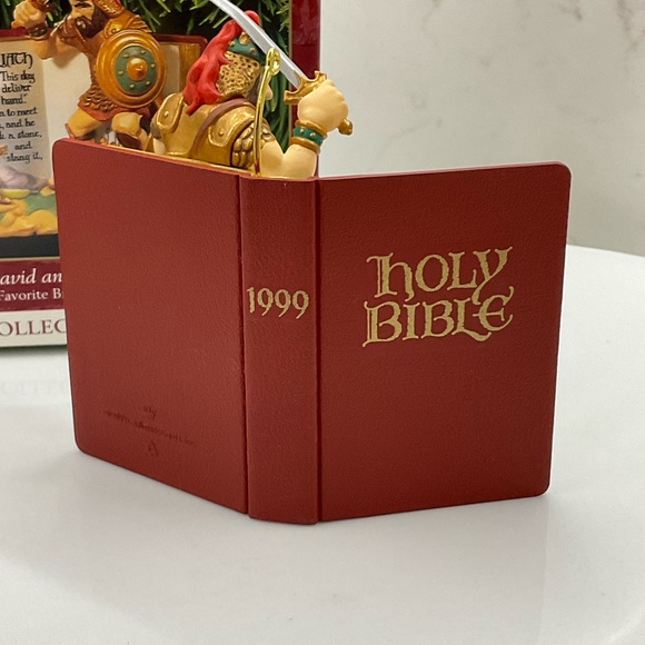 Hallmark David & Goliath Favorite Bible Stories 1 First Series Ornament 1999 - Picture 5 of 7